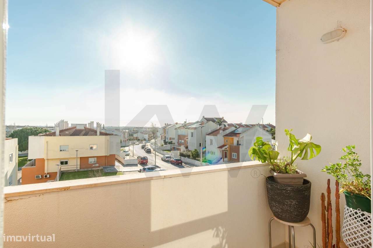 Apartamento T3, com Suíte, Arrecadação e Lugar de Garagem - Palhais, B-31