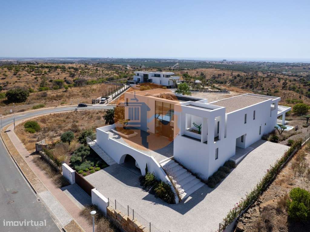 Vila deslumbrante, com 5 quartos em suíte, ampla piscina e vistas i... - Grande imagem: 4/60