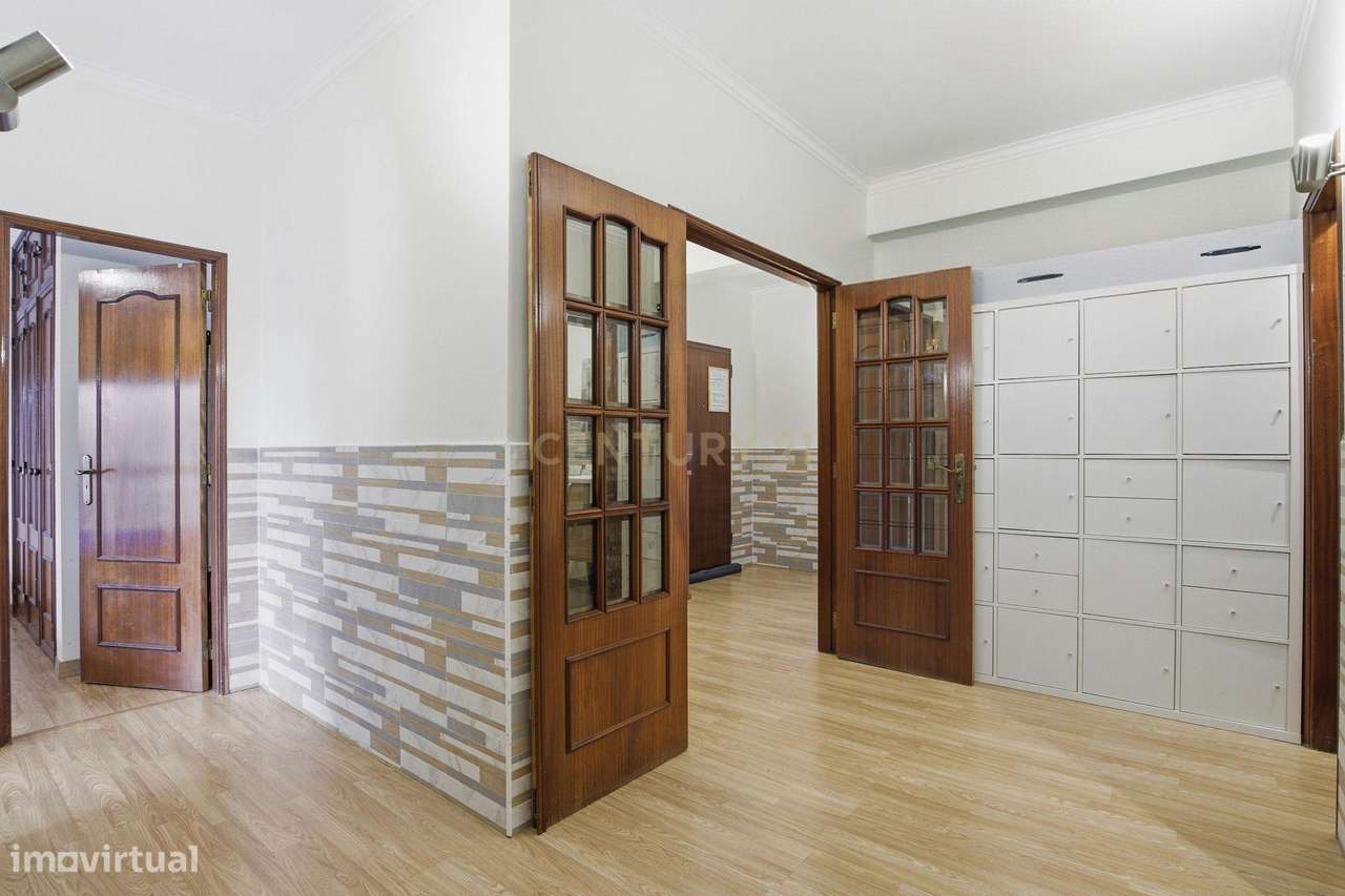 Apartamento T3 à Venda em Casal de Cambra – Excelente Estado de Conser-14