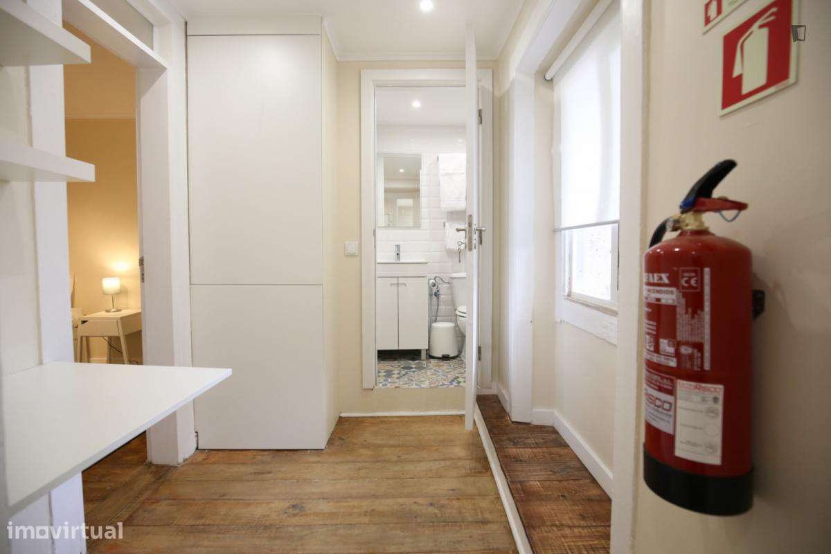 Apartamento com 2 quartos - localizado em Intendente Lisbon - Grande imagem: 2/10