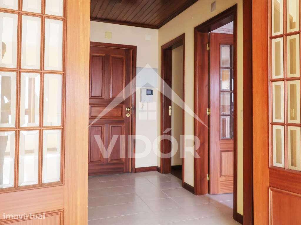 T3 no 9º Andar com Parqueamento e Arrecadação - Grande imagem: 4/21