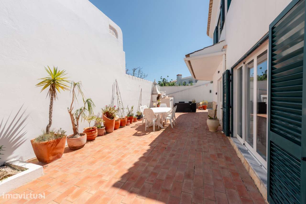 Villa de 4 quartos com personalidade e piscina em Almádena-3