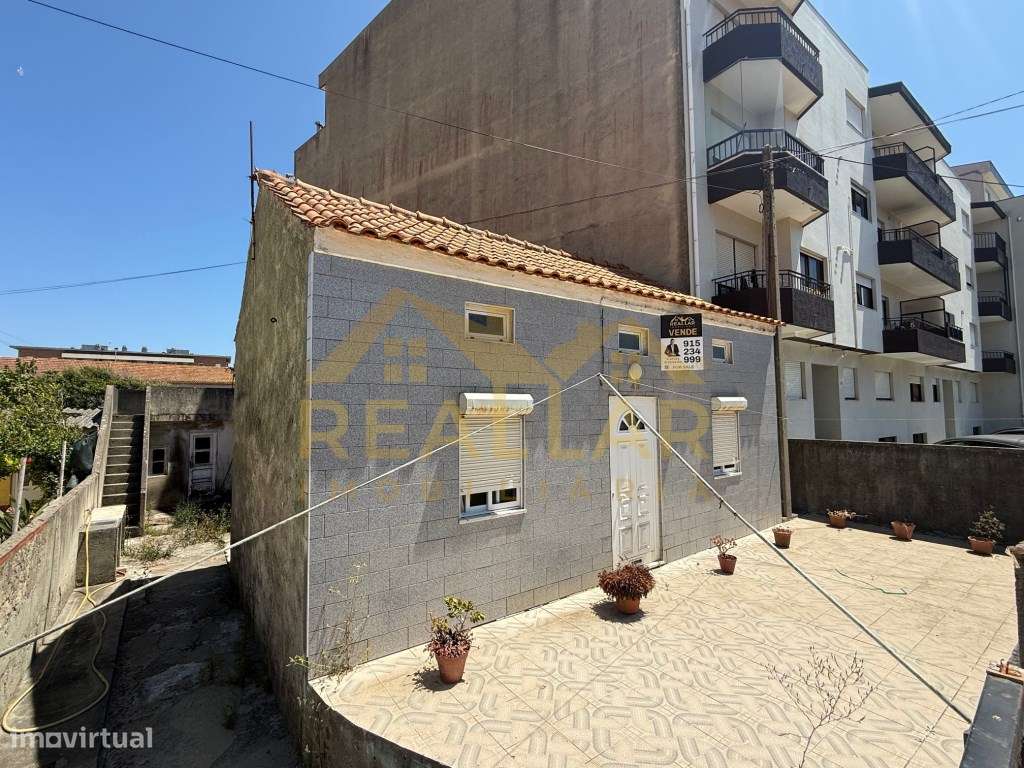 Oportunidade Única - Imóvel para Remodelar Aver-o-mar - Grande imagem: 2/17