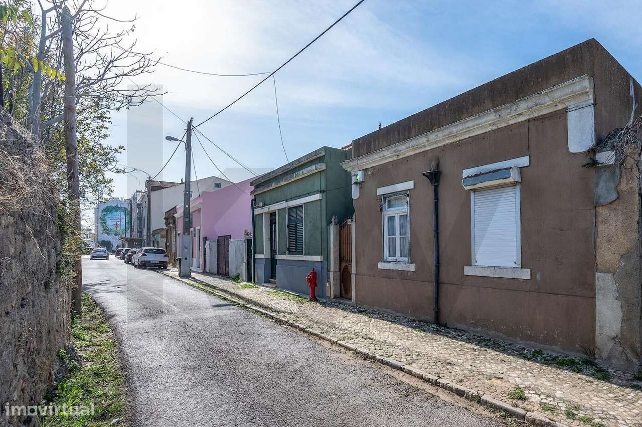 Moradia com lote de 180m2 para Reabilitação - Grande imagem: 2/16