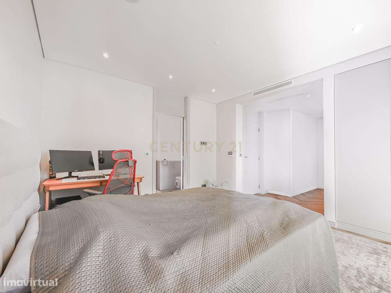 Moradia T4 em Condomínio Privado | Piscina | 6WC | Jardim | Terraço |-38