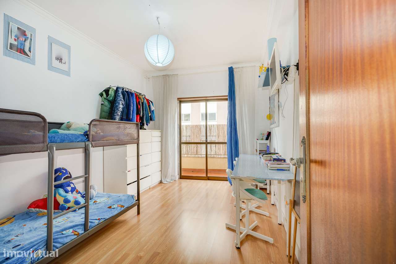 APARTAMENTO T3 | REMODELADO | TERRAÇO 100M2 | MEM MARTINS |  ELEVADOR-23