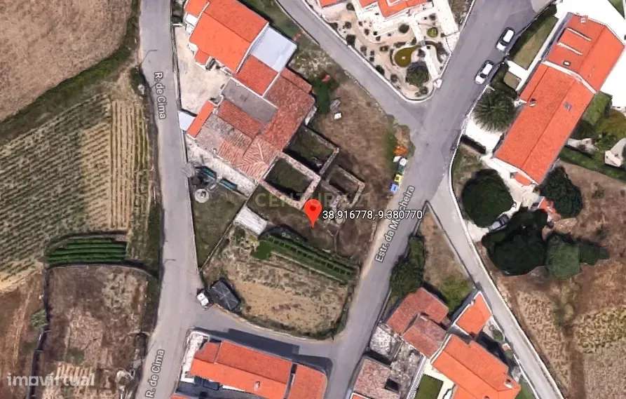 Terreno Urbano com ruína e projeto aprovado para uma moradia T4 na Mou-10