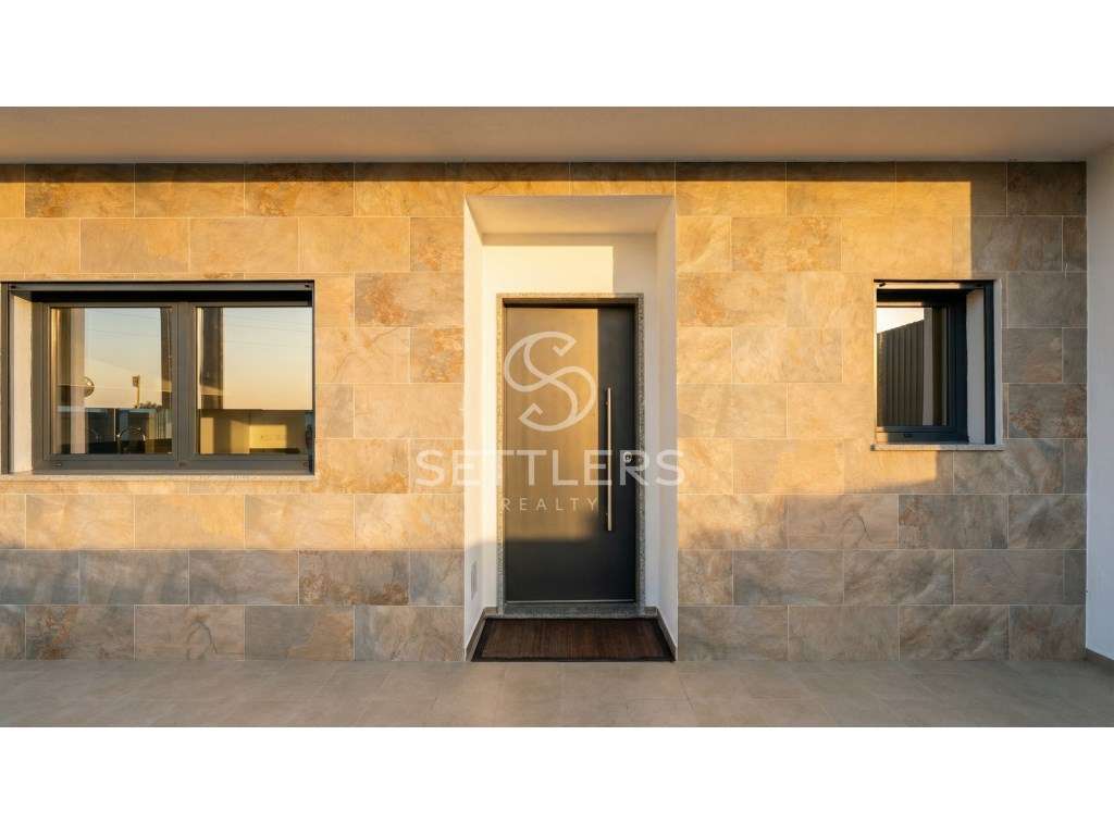 Moradia geminada T2 em Porto Salvo-16