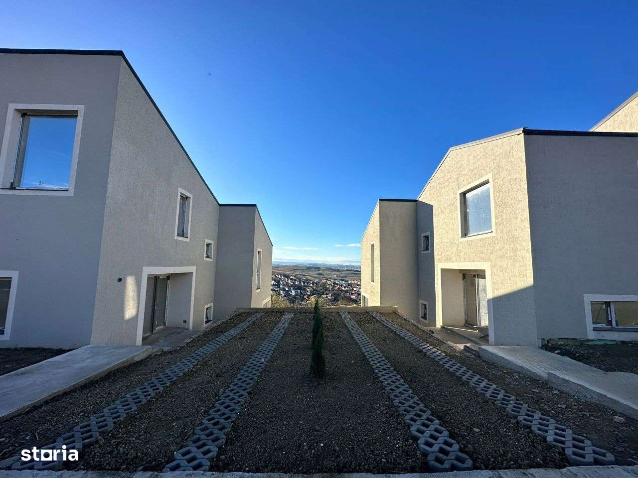 Casa cuplata cu design scandinav cu panorama CF obtinut.-11