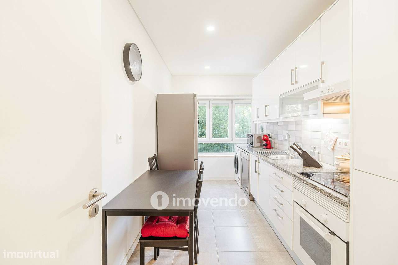 Apartamento T2, com áreas amplas e varanda, na Póvoa de Santa Iria-7