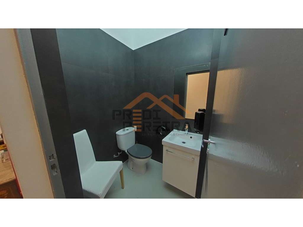 Workbenches em sala com vista Rio - Grande imagem: 5/16