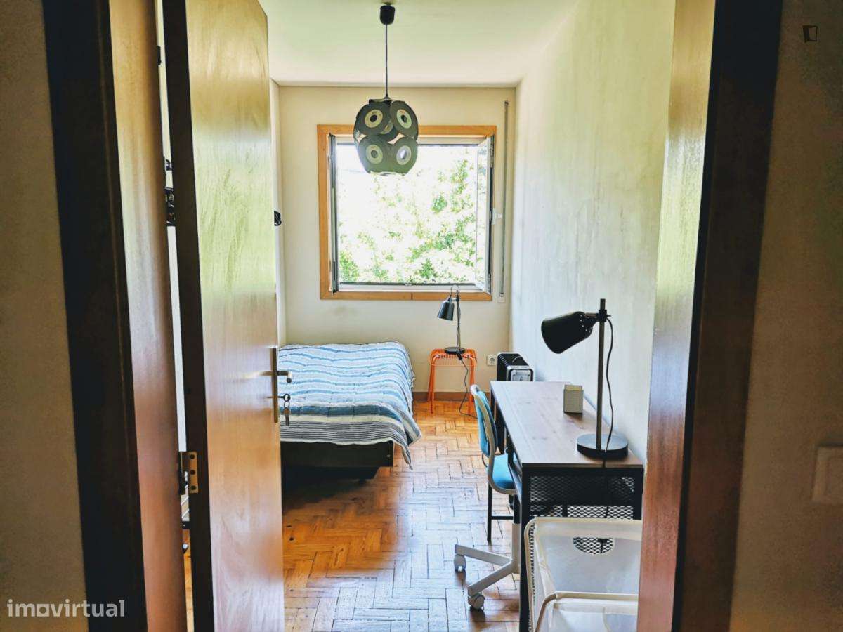 Quarto - localizado em Sé de Braga e São Lázaro Braga - Grande imagem: 2/10