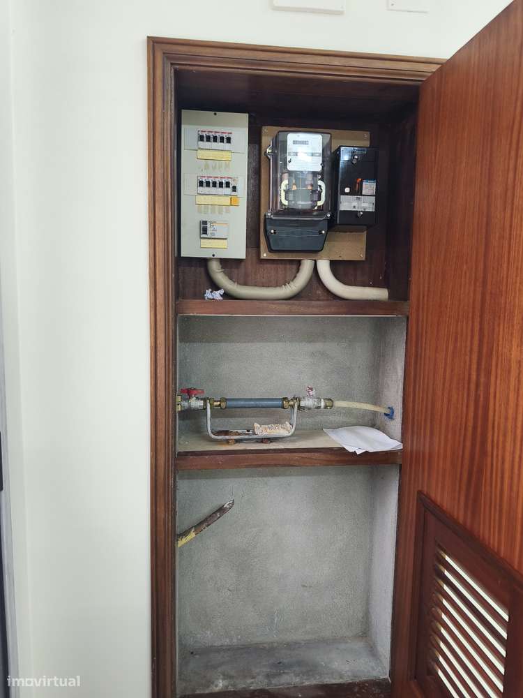 Loja no Casal do Cotão, Bem Conservada, Saída de fumos, 2 WCs, Montra.-13