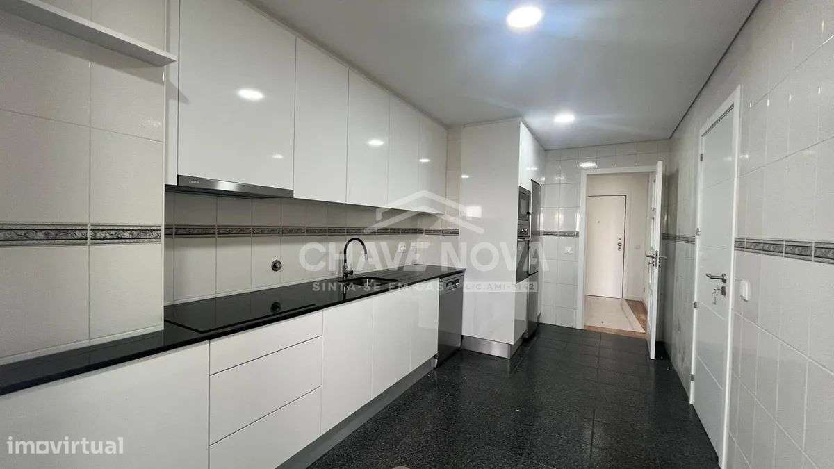 T2+1 Renovado na Madalena Com varanda, Box e Vista Mar  MAD/02209/CO-3