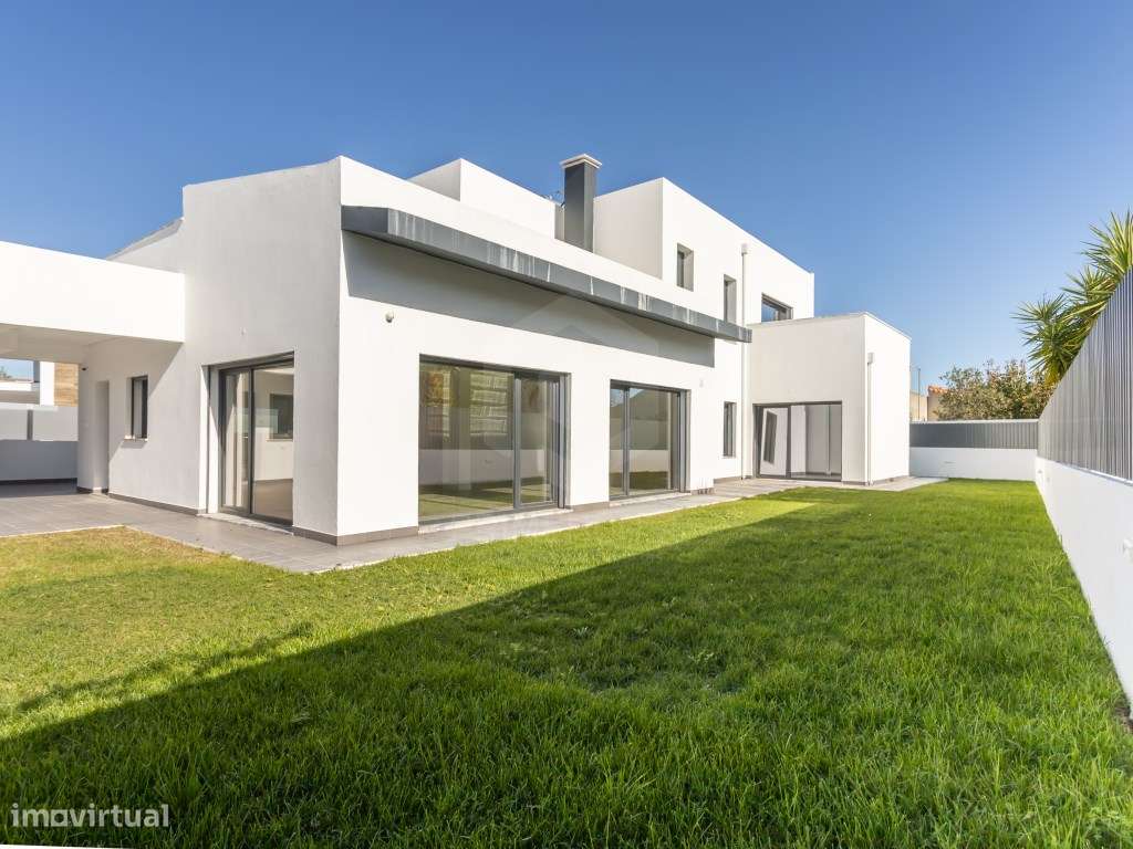 Moradia isolada T5 acabamentos Premium/ piscina e garagem-13