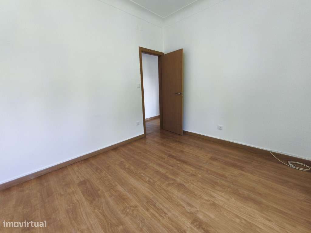 Apartamento T4 para venda com 101 m² de área bruta em Merçês Rio de...-17