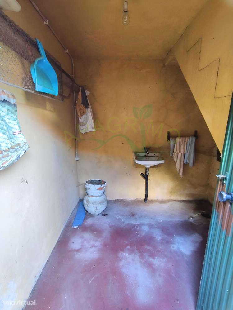 Moradia para restauro em Penela da Beira-15