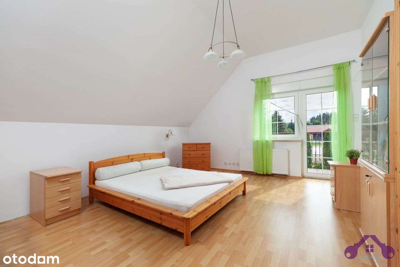 Dom z dużymi sypialniami i pomieszczeniem biurowym-11