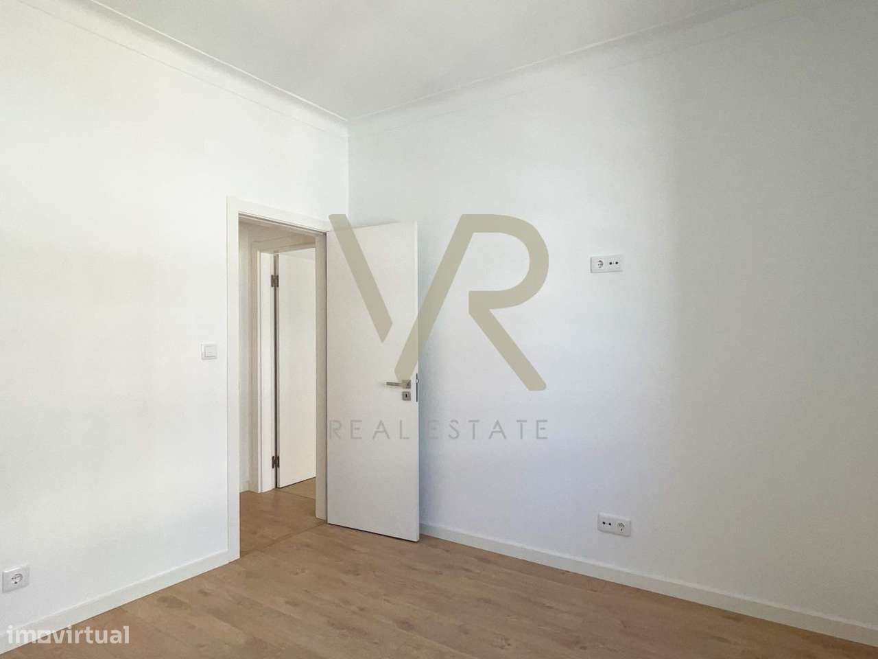 Apartamento T2 no centro de Almada-11