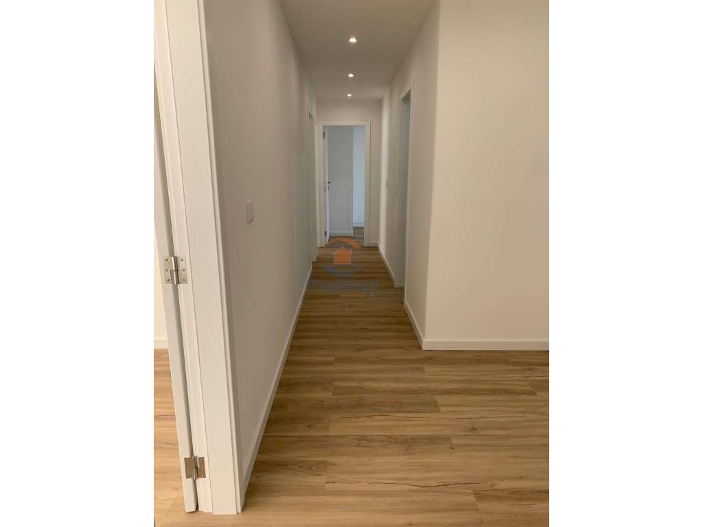 Apartamento T3 totalmente remodelado | Amadora-20