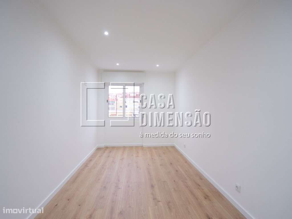 Apartamento de tipologia T2, em fase de Remodelação, no Cacém!!-21