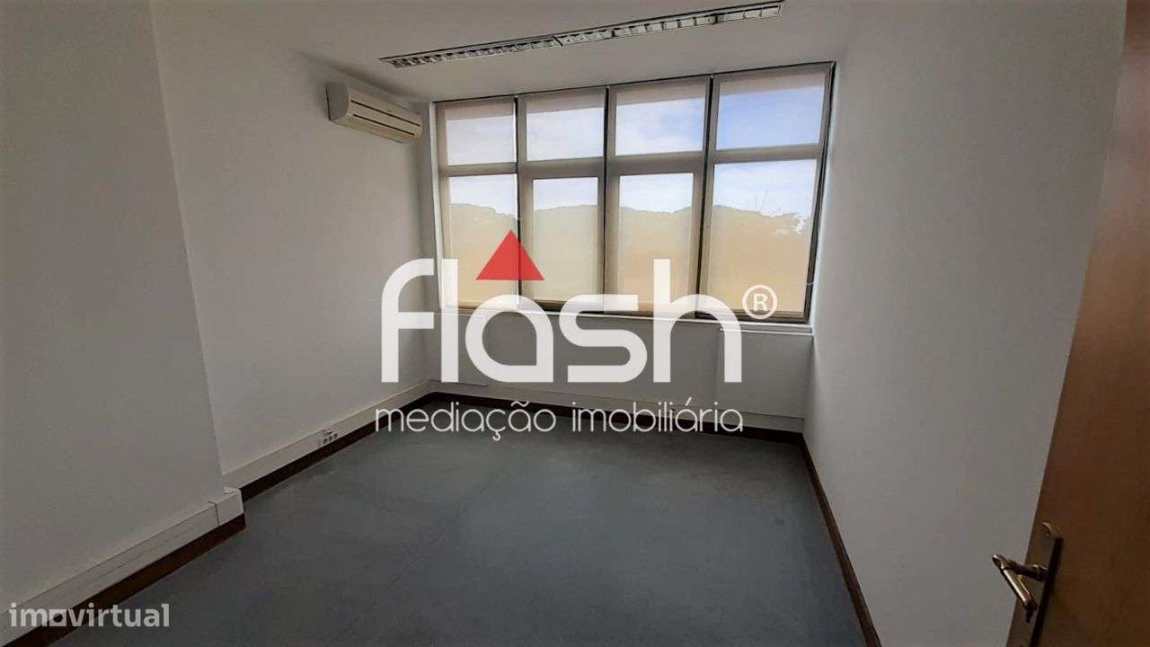 Venda de Espaço de loja/escritórios no Restelo-52