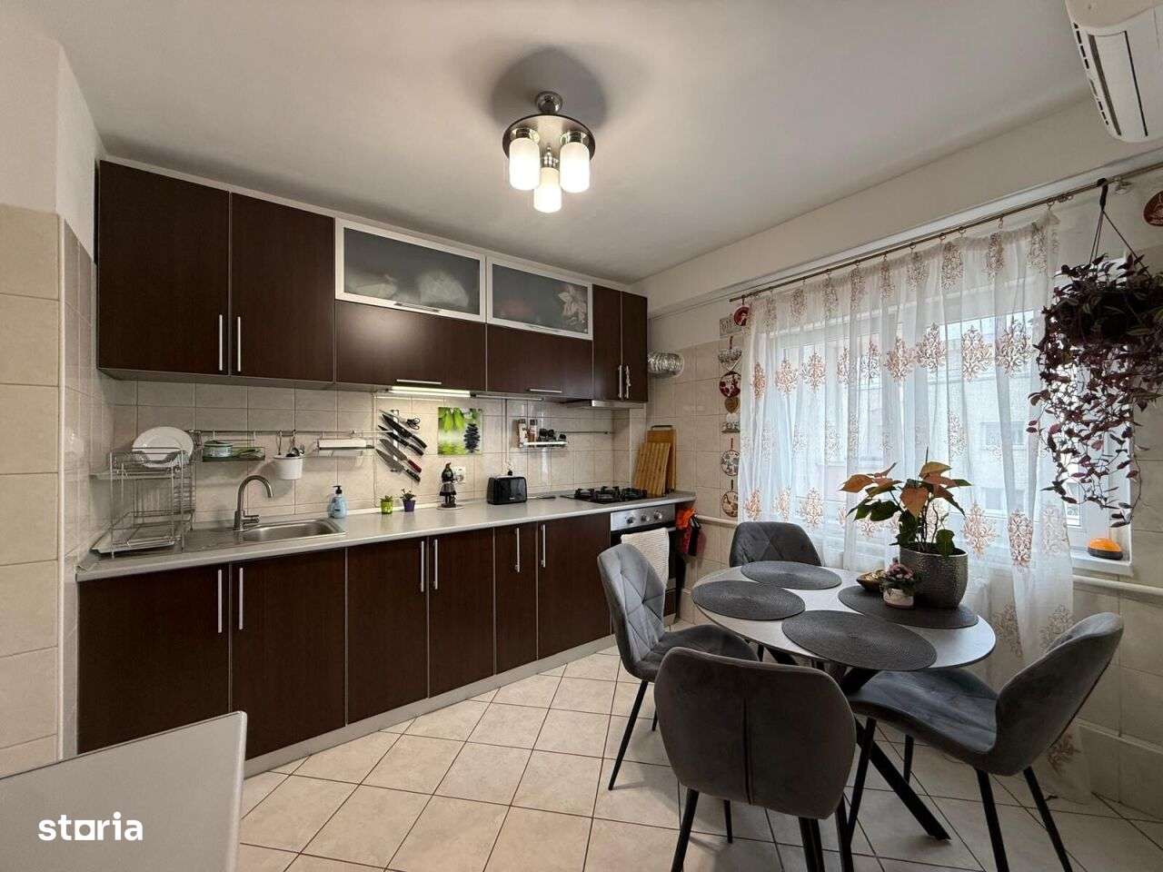 Apartament 4 Camere Mobilat Utilat Centrala Termica Metrou