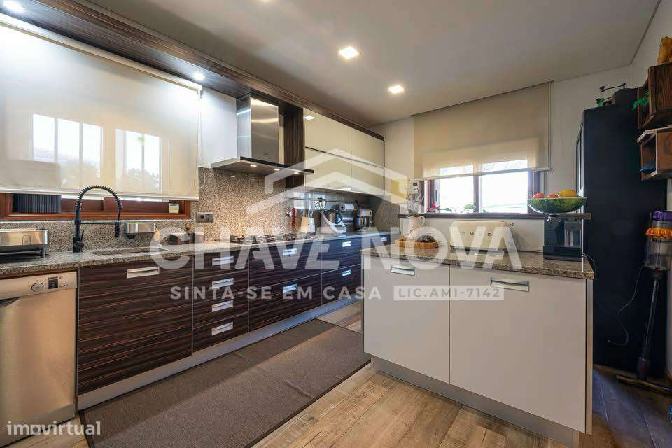 Moradia Isolada V4 com Jardim e Piscina em Oliveira de Azeméis - Grande imagem: 4/34