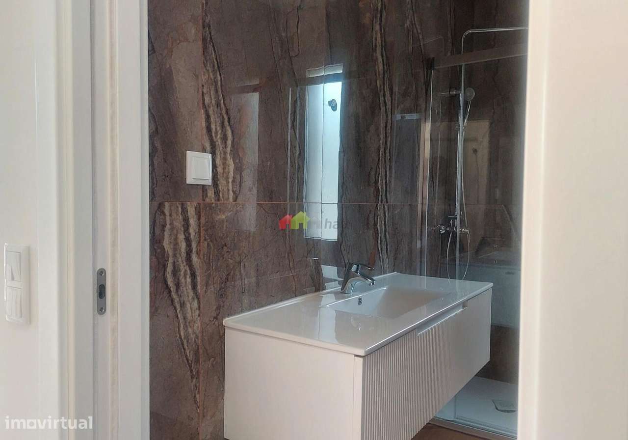 Moradia T4 Nova de arquitectura moderna em Azeitão-10