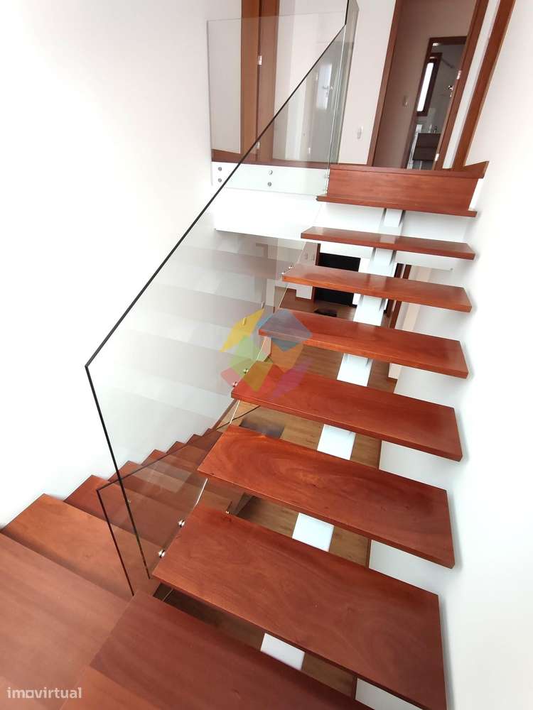 Magnífica Moradia T3 +1 em Stª. Maria da Feira-24