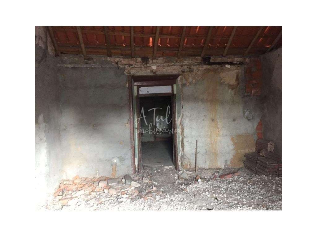 Moradia para Recuperar - Grande imagem: 4/9