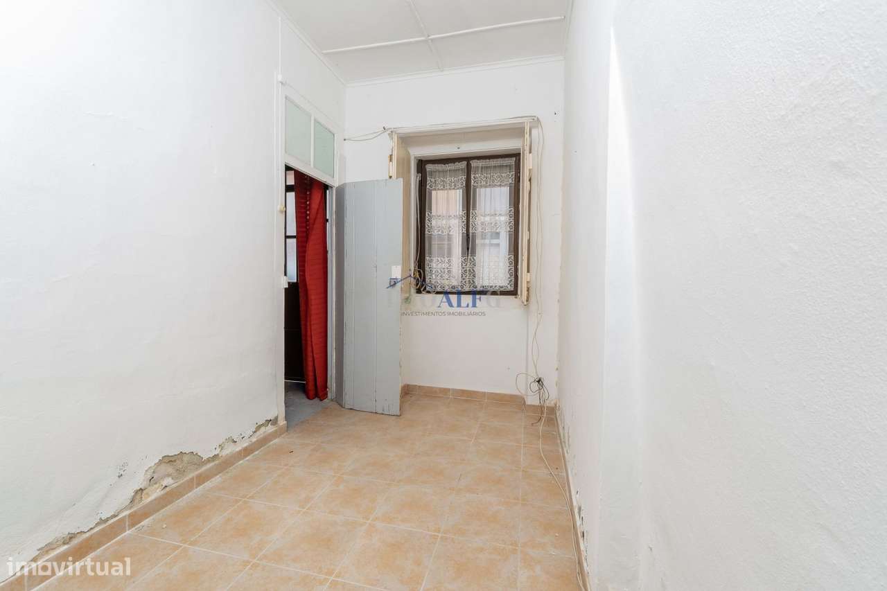 Moradia T3 térrea com quintal Centro Montijo-12