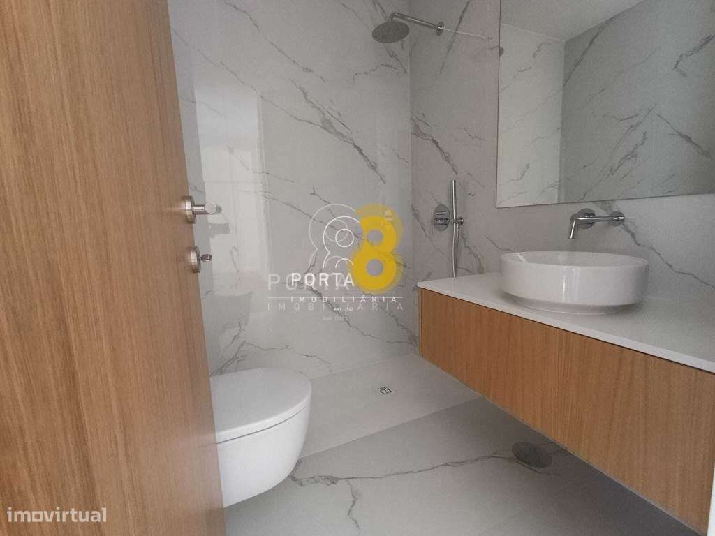 Apartamento T4 recuado com terraço em Matosinhos Sul-18