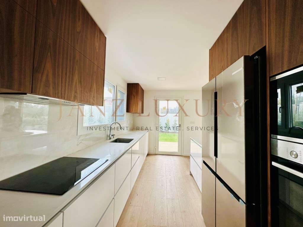 Moradia T4 com Piscina e 300m² Jardim em Manique | Cascais | Garage...-10