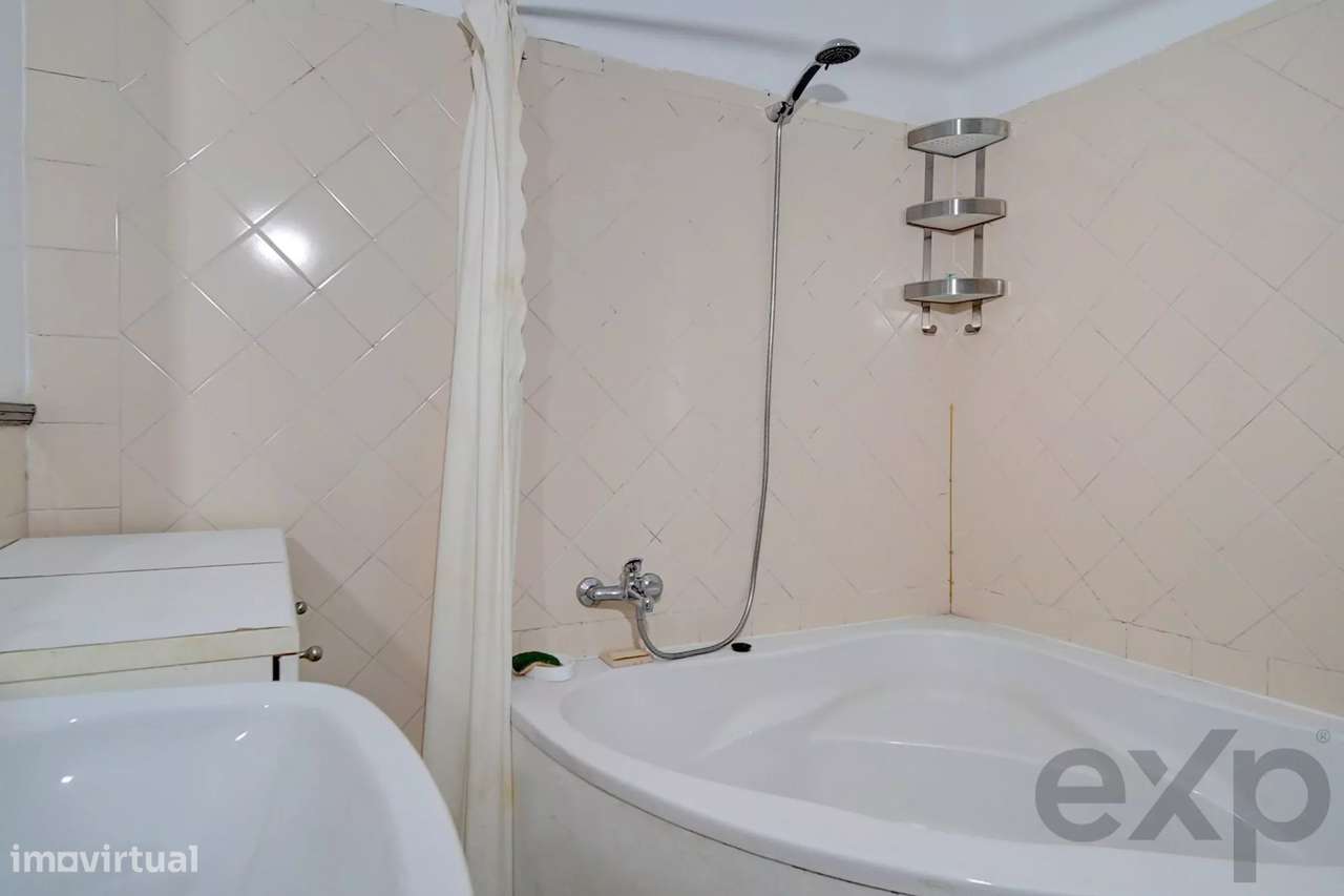 Apartamento T1+1 junto ao Jardim da Estrela – Lisboa-7