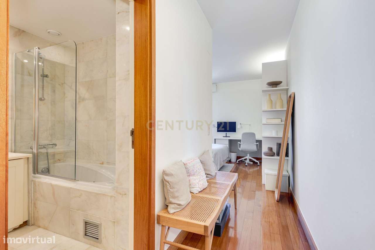 T4+1 na 1ª linha Condomínio fechado Parque das Conchas-39