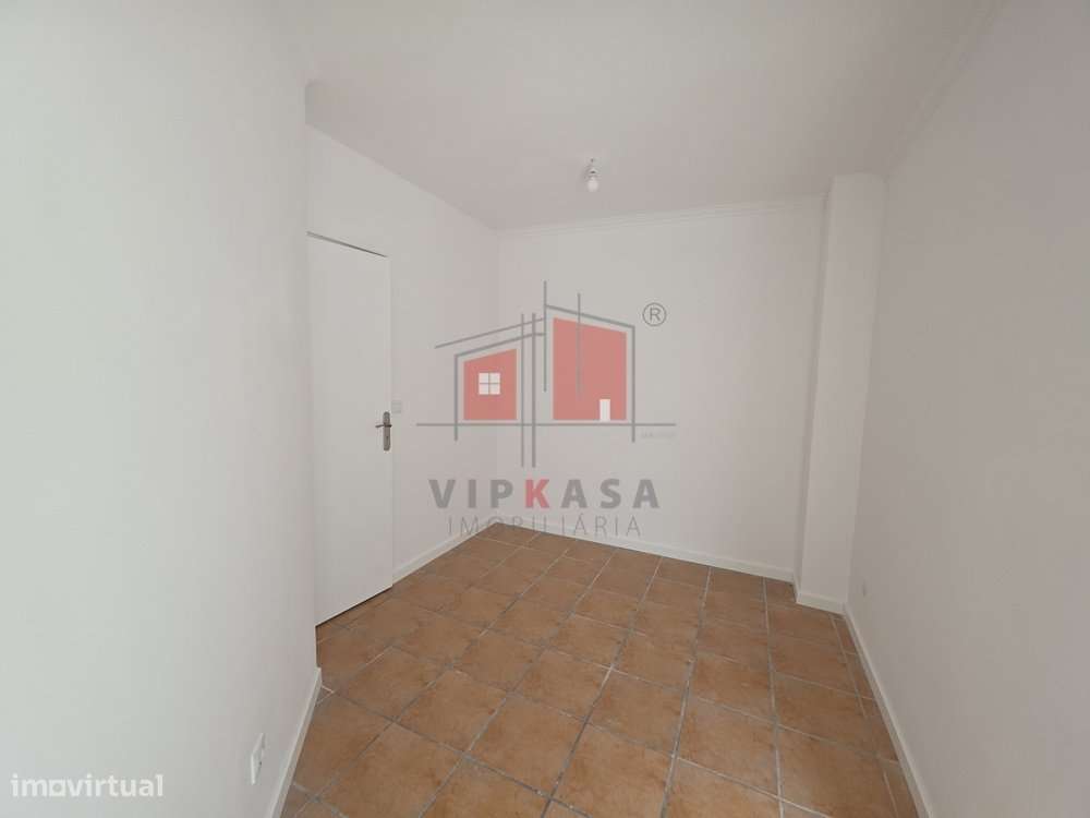 Apartamento T3 na Tapada da Mercês-10