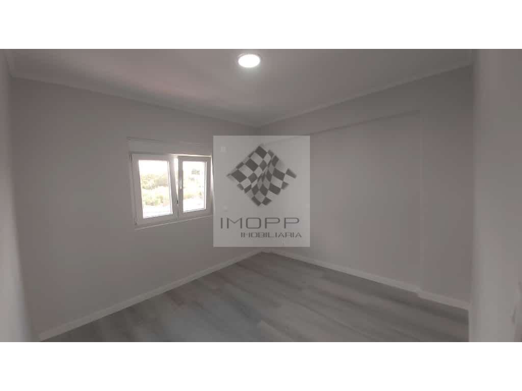 Apartamento T2 renovado às portas de Lisboa - Oportunidade única na...-11
