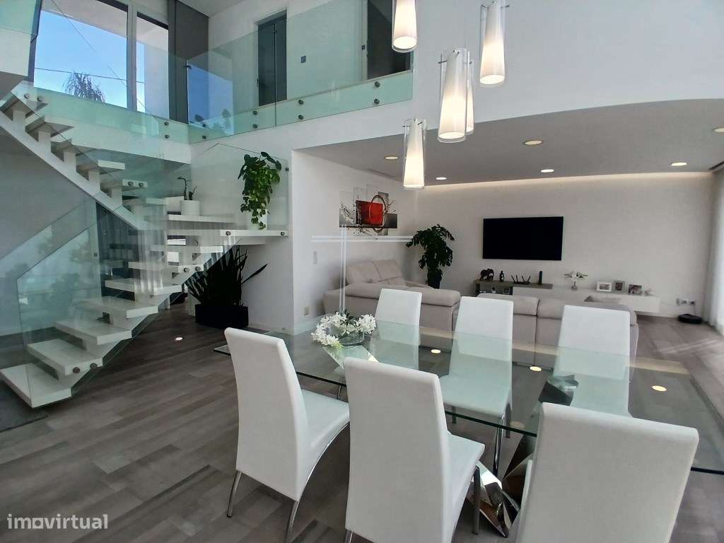 Moradia isolada T4, arquitetura contemporânea com garagem e piscina... - Grande imagem: 5/37