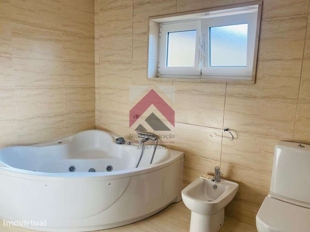 Moradia T6 Isolada na Palhaça-33