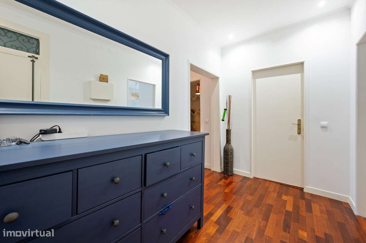 Apartamento T2+1 com Logradouro e Garagem  a 50 m da Av. da Liberdade,-21