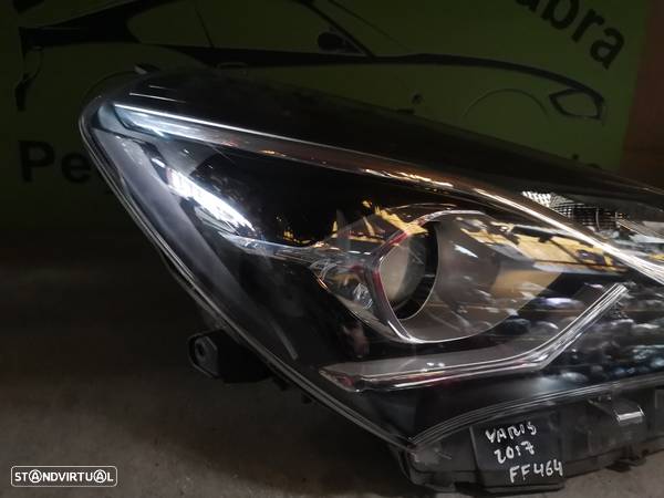 TOYOTA YARIS P13 FAROL DIREITO - FF464 - 4