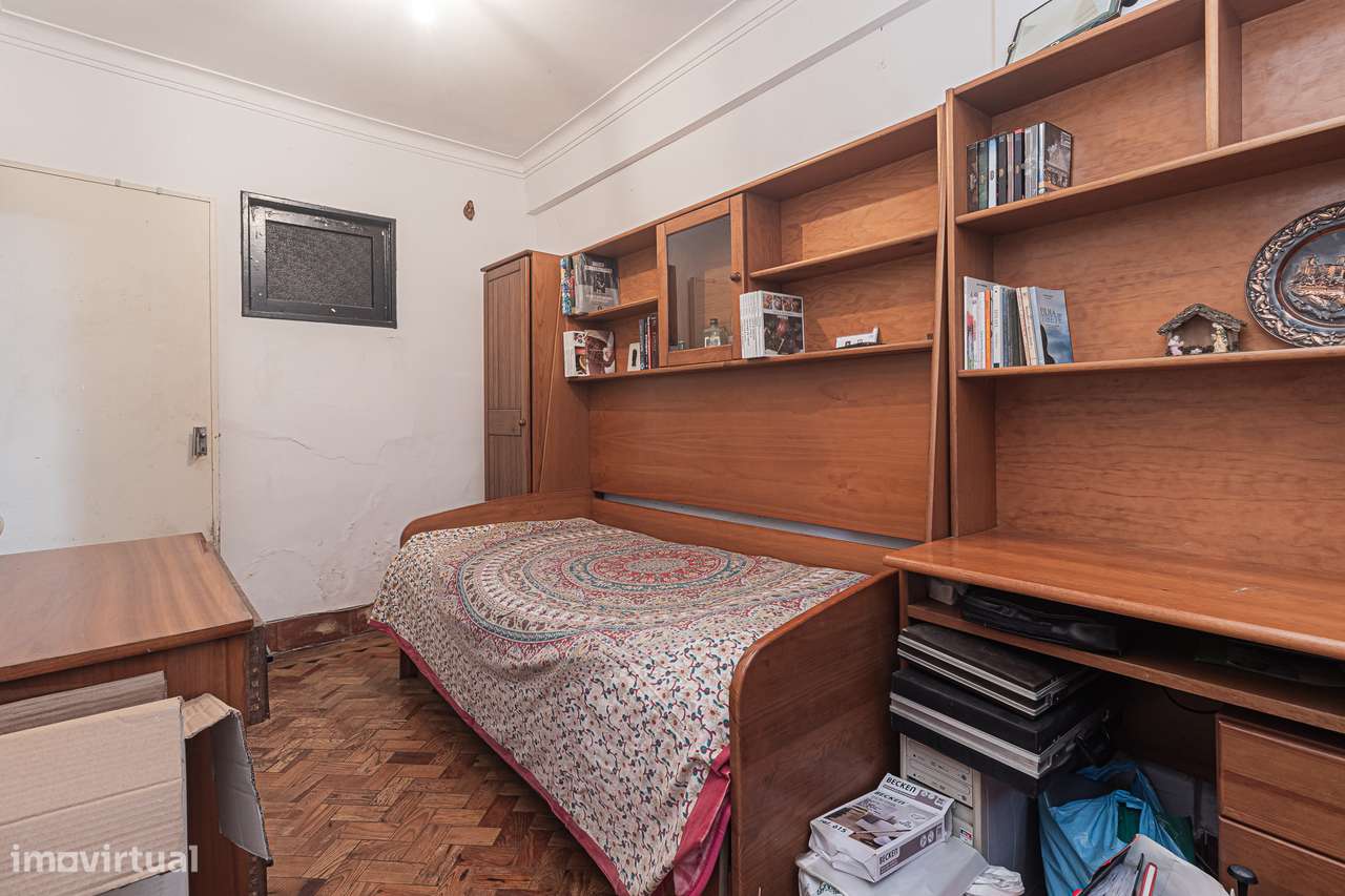 Apartamento T3 com Quintal na Amadora-19