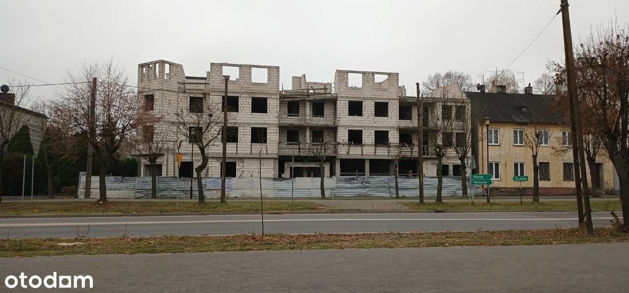 Działka z rozpoczętą budową bloku-1