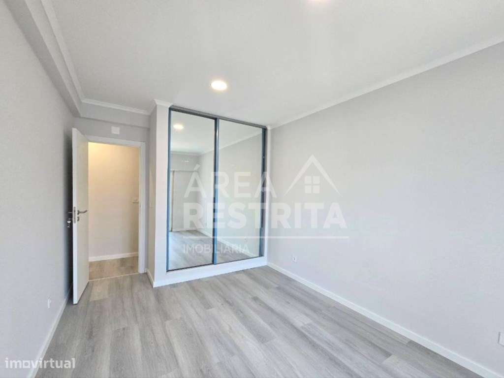 Apartamento T4, totalmente remodelado, na Cruz de Pau-11