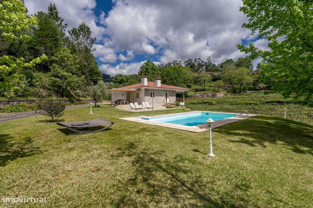 Quinta com Vinha Produtiva e Potencial Turístico junto ao Gerês - Grande imagem: 4/44