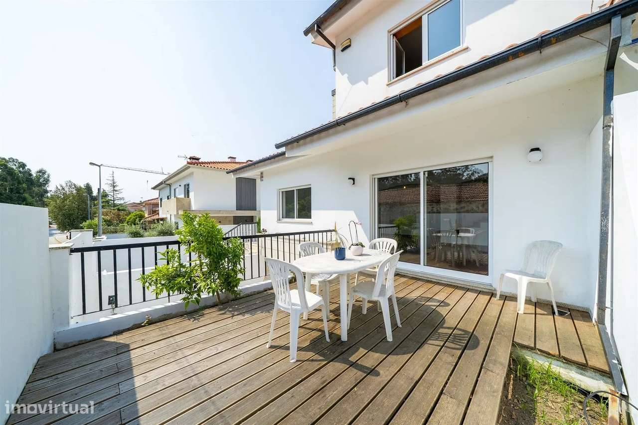 Moradia T4 com piscina nas Marinhas | Esposende-12