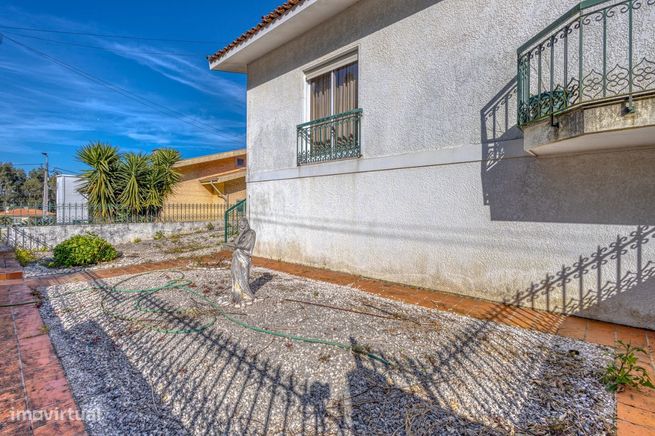 Moradia T5 em S. Félix da Marinha com garagem próximo da praia-4