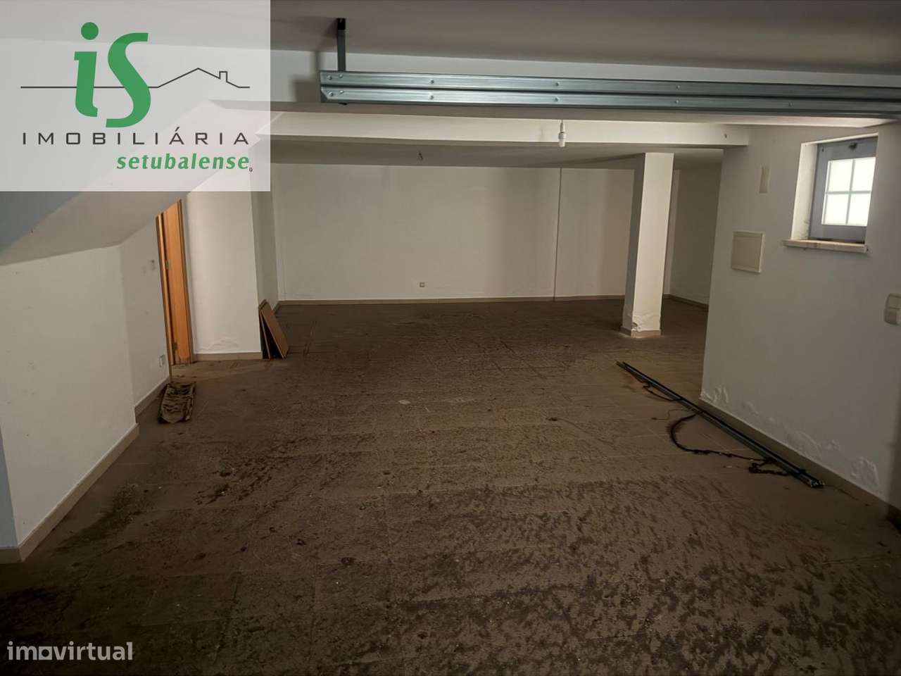 MORADIA T4 NA SOBREDA COM GARAGEM ISOLADA E TERRENO EM GAVETO.-34