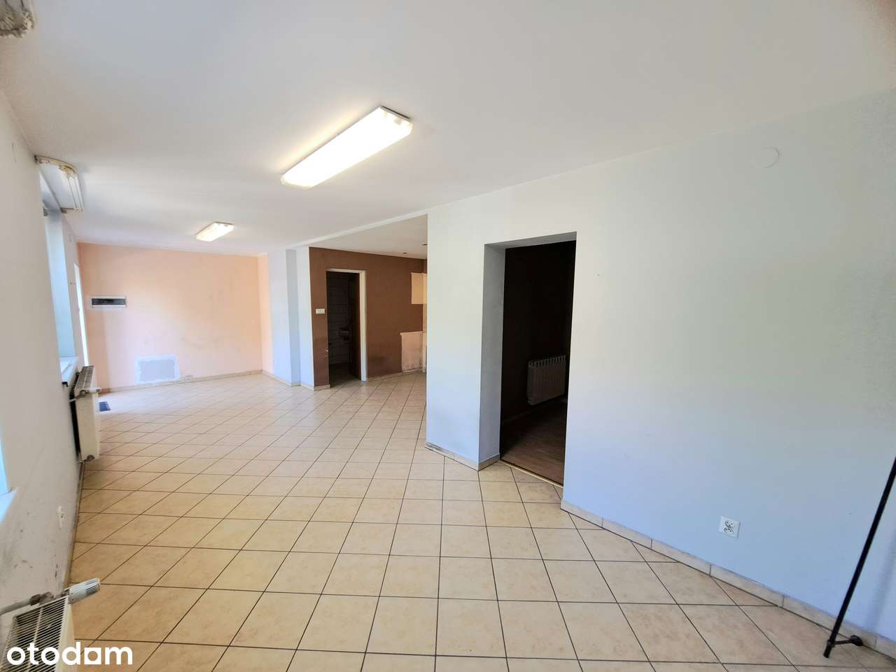 Przestronny dom z garażem i ogrodem w mieście-9